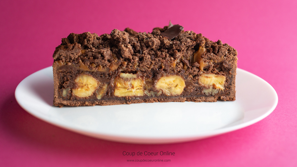Chocolate banana crumble cake
